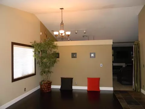 43219 Vineyard Dr, Lancaster, CA 93535 photo 4