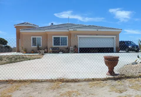 36020 Lockhart Ave, Palmdale, CA 93552 photo 2