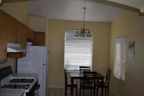 37049 57th St E, Palmdale, CA 93552 photo 2