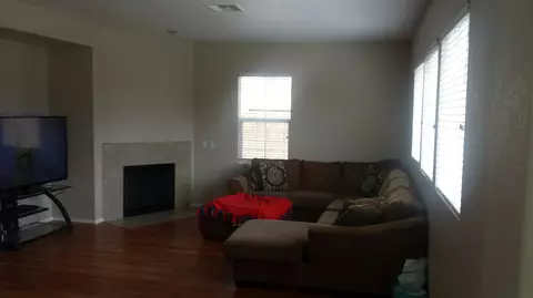 44260 Dahlia St, Lancaster, CA 93535 photo 3