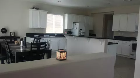 44260 Dahlia St, Lancaster, CA 93535 photo 2