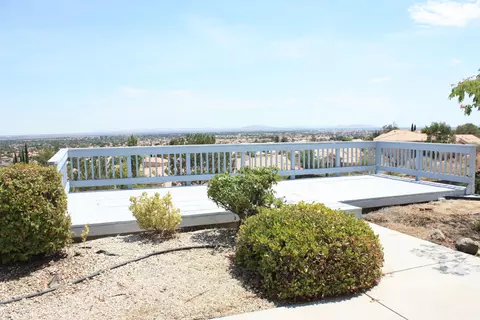 36442 Blacksmith Dr, Palmdale, CA 93550 photo 2