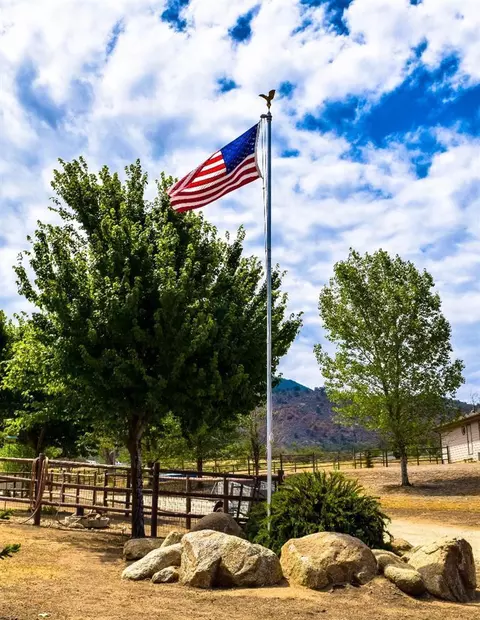 27300 Needles Ct, Tehachapi, CA 93561 photo 17
