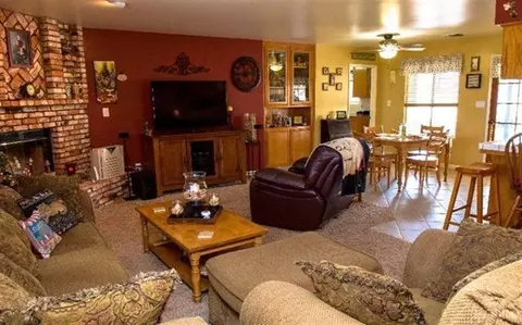 27300 Needles Ct, Tehachapi, CA 93561 photo 3