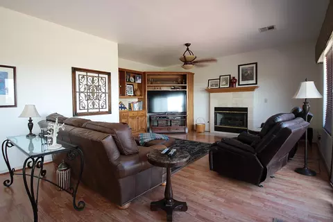 6905 Granada Dr, Palmdale, CA 93551 photo 7