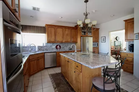 6905 Granada Dr, Palmdale, CA 93551 photo 9
