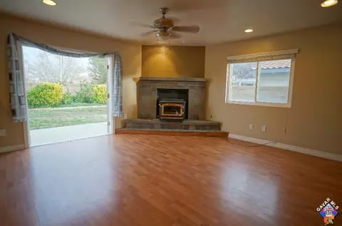 43044 Fenner Ave, Lancaster, CA 93536 photo 6