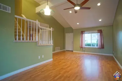 43044 Fenner Ave, Lancaster, CA 93536 photo 2
