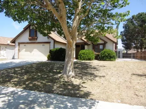 4327 Adobe Dr, Palmdale, CA 93552 photo 2