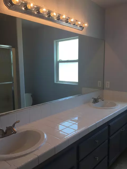 2110 Lightcap St, Lancaster, CA 93535 photo 15