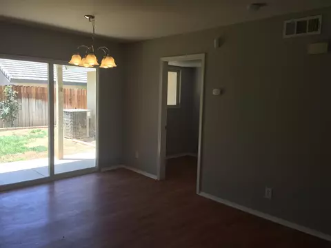 2110 Lightcap St, Lancaster, CA 93535 photo 6