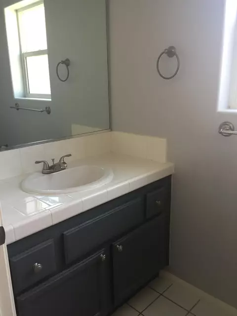 2110 Lightcap St, Lancaster, CA 93535 photo 4