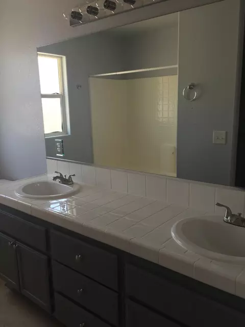 2110 Lightcap St, Lancaster, CA 93535 photo 13