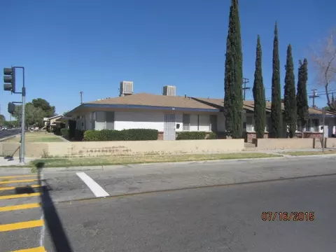 300 Lancaster Blvd E, Lancaster, CA 93535 photo 1