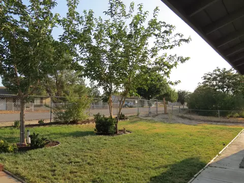 17755 Valeport Ave, Lancaster, CA 93535 photo 3