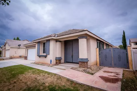 36739 Windtree Cir, Palmdale, CA 93550 photo 2