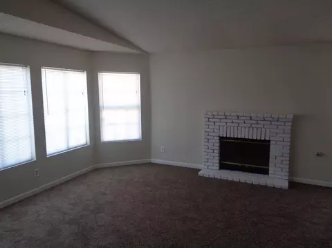 43926 Comstock Ave, Lancaster, CA 93535 photo 3