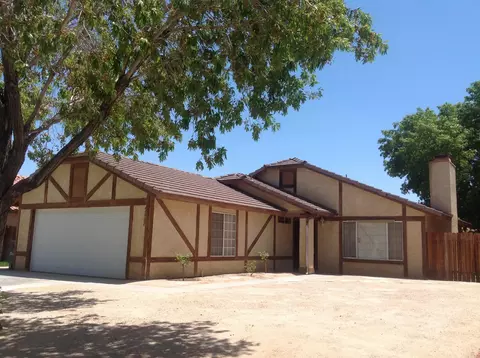 43902 Estrella Ln, Lancaster, CA 93535 photo 1