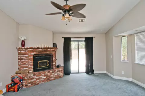 6033 Tulip Cir, Lancaster, CA 93536 photo 10