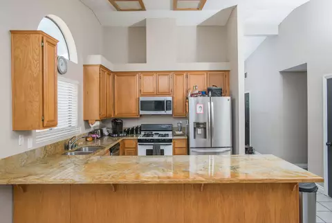 6033 Tulip Cir, Lancaster, CA 93536 photo 4