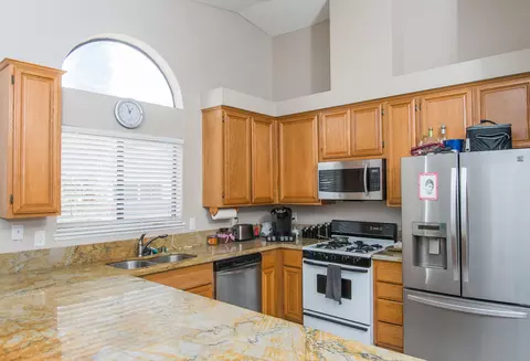 6033 Tulip Cir, Lancaster, CA 93536 photo 3