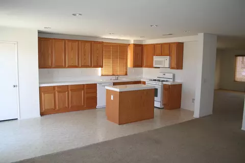 38210 Armstrong Dr, Palmdale, CA 93552 photo 6