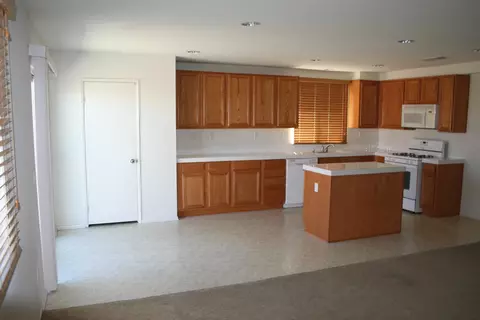 38210 Armstrong Dr, Palmdale, CA 93552 photo 10