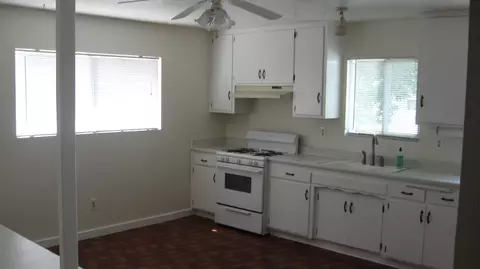 900 Oakwood St, Tehachapi, CA 93561 photo 8