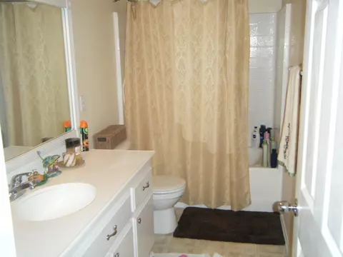 42956 Carpenter Dr, Lancaster, CA 93535 photo 4