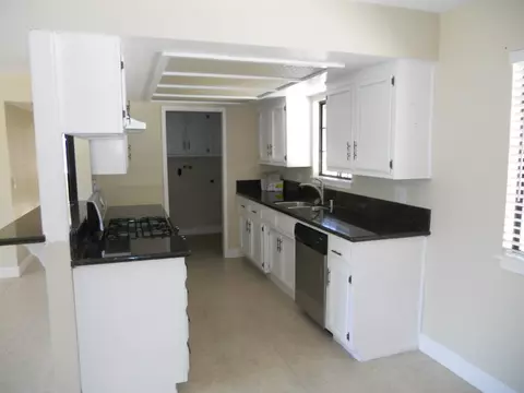 30141 Sunland Way, Tehachapi, CA 93561 photo 4