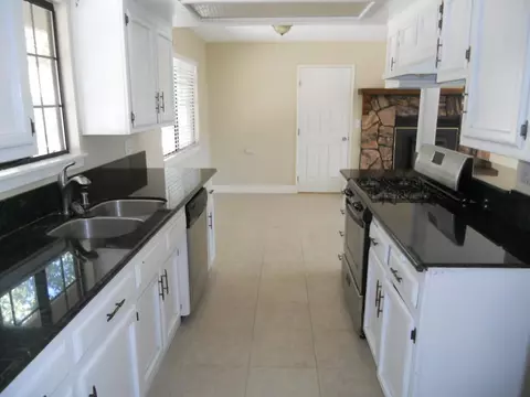 30141 Sunland Way, Tehachapi, CA 93561 photo 3