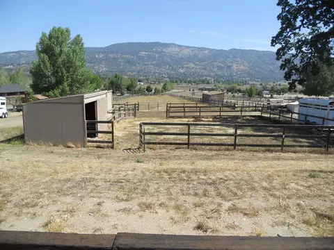 30141 Sunland Way, Tehachapi, CA 93561 photo 2