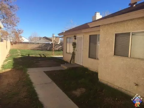 37150 28th Street St E, Palmdale, CA 93550 photo 2