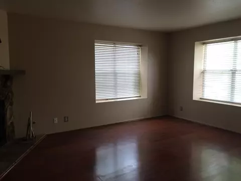 43637 Park Ave, Lancaster, CA 93534 photo 2