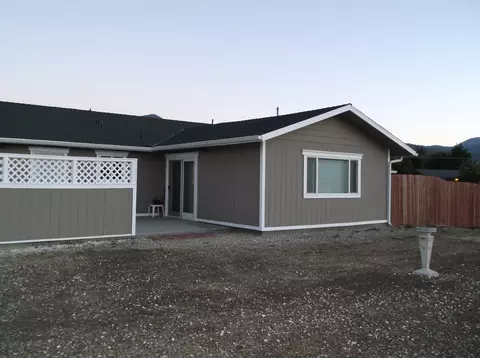 21351 Shirley Dr, Tehachapi, CA 93561 photo 2