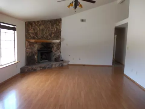 28020 Stallion Springs Dr, Tehachapi, CA 93561 photo 11