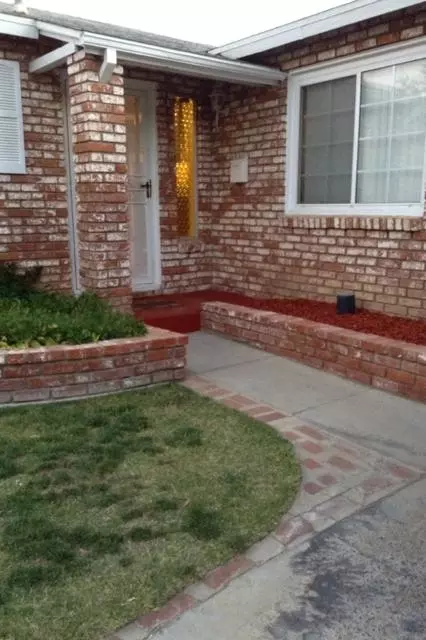 1448 Kettering St W, Lancaster, CA 93534 photo 2