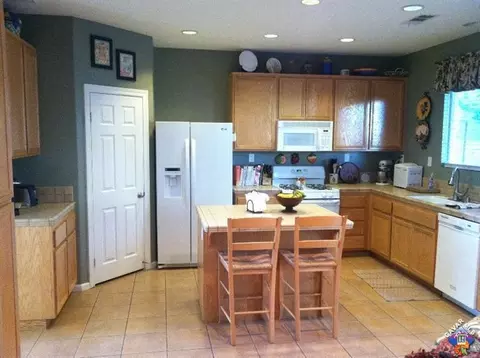 5745 Adobe Dr, Palmdale, CA 93552 photo 3