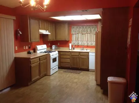 2550 Topaz Ln, Lancaster, CA 93535 photo 2