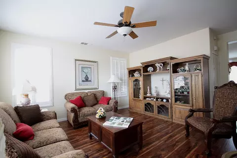 2817 Nugent St E, Lancaster, CA 93535 photo 2