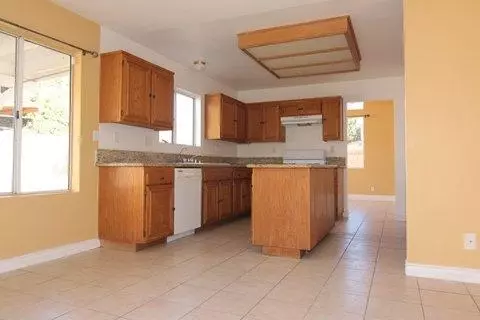 44048 17th St E, Lancaster, CA 93535 photo 4