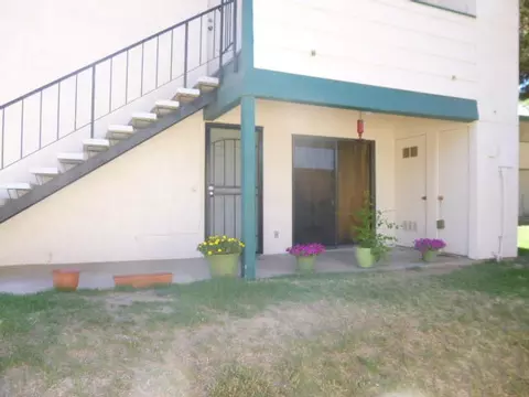 44430 15th St E Apt 4 St, Lancaster, CA 93535 photo 2