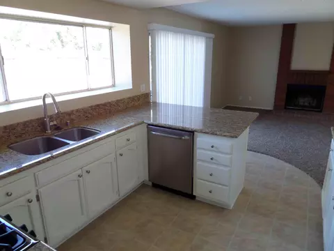3647 Comet Ct, Palmdale, CA 93550 photo 3
