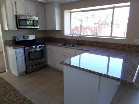 3647 Comet Ct, Palmdale, CA 93550 photo 2