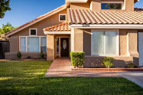 2320 Nugent St E, Lancaster, CA 93535 photo 2