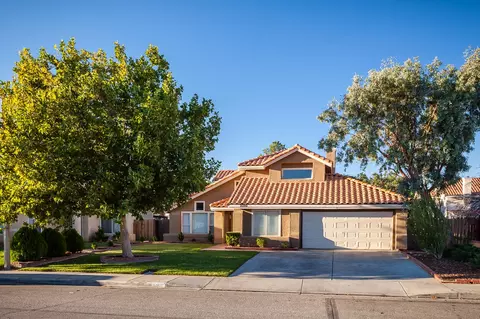 2320 Nugent St E, Lancaster, CA 93535 photo 1