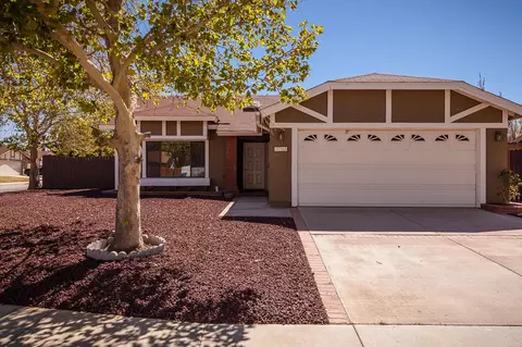 37742 Janus Dr, Palmdale, CA 93550 photo 3