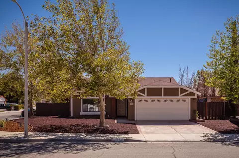 37742 Janus Dr, Palmdale, CA 93550 photo 2