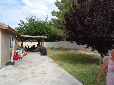 6212 Jasper Ct, Lancaster, CA 93536 photo 2