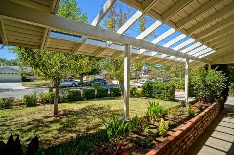 1139 Avenue J4 E, Lancaster, CA 93535 photo 2
